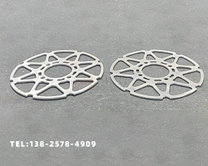 變形的鋁板如何快速調(diào)平呢？用什么機器呢？</a>