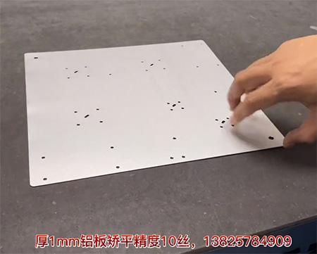 高精密的薄鋁板整平機(jī)怎么校平的，平整度10絲？</a>